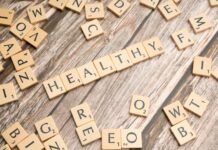“정보 홍수 속에서 내 몸을 지키는 법”… 운동 정보의 선별 능력이 실력이다 scrabble tiles spelling out the word healthy on a wooden surface