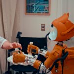 “AI, 내 건강도 챙긴다” 일상 속 AI 기반 건강관리 확산 Man gives robot bottles on a tray