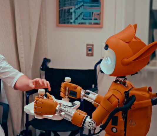 “AI, 내 건강도 챙긴다” 일상 속 AI 기반 건강관리 확산 Man gives robot bottles on a tray