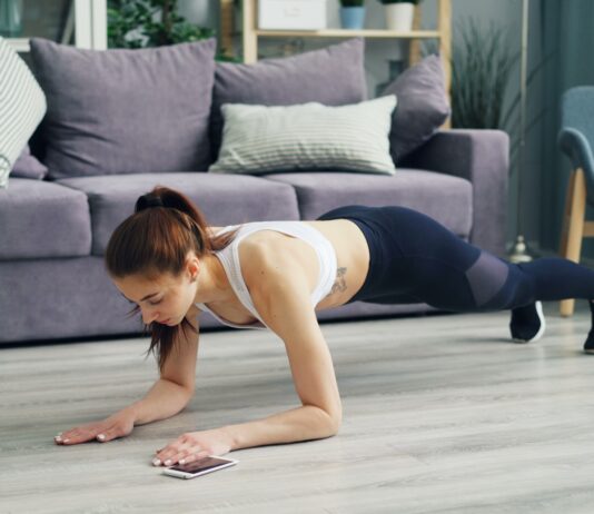 일상을 지키는 힘, 스트레스 관리의 새로운 바람 a woman is doing push ups on the floor